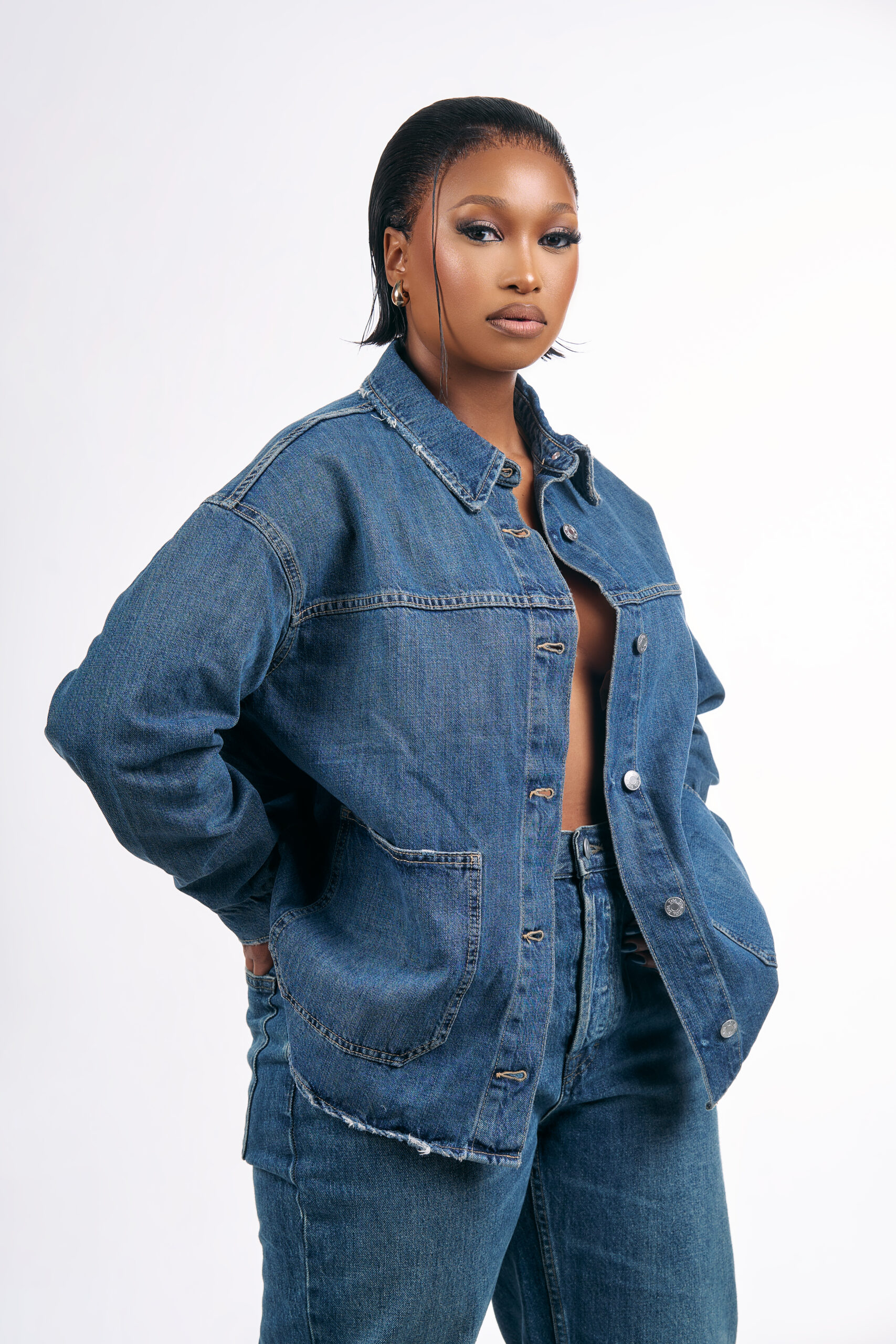 Zola Nombona